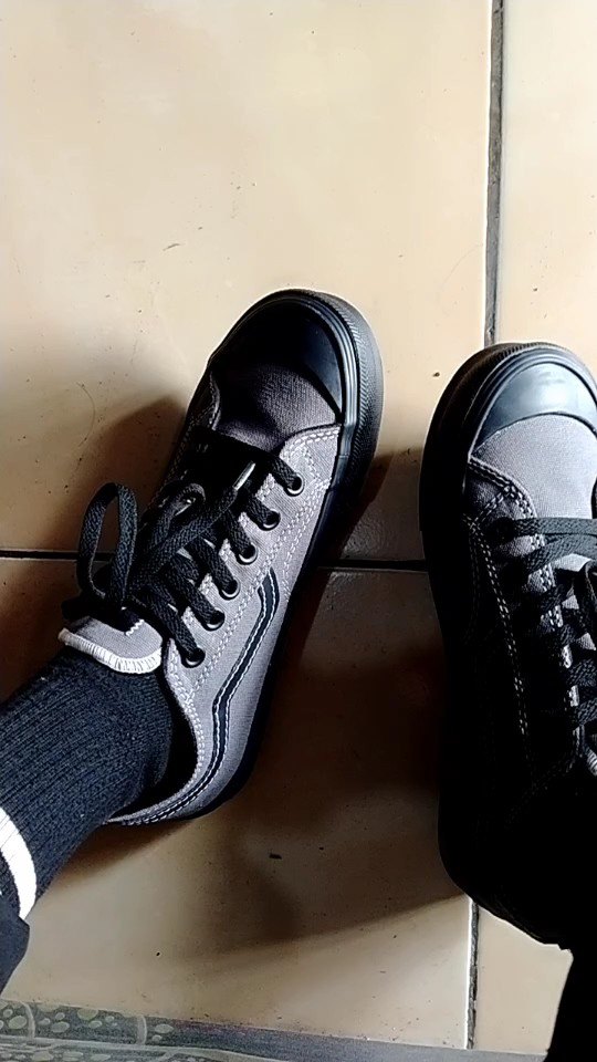 8. SABA Veloz Grey Black - Sepatu Sneakers Casual Pria Wanita | Simple, Nyaman & Kekinian VLZ 20 - Foto ulasan pembeli