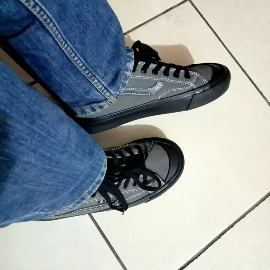8. SABA Veloz Grey Black - Sepatu Sneakers Casual Pria Wanita | Simple, Nyaman & Kekinian VLZ 20 - Foto ulasan pembeli
