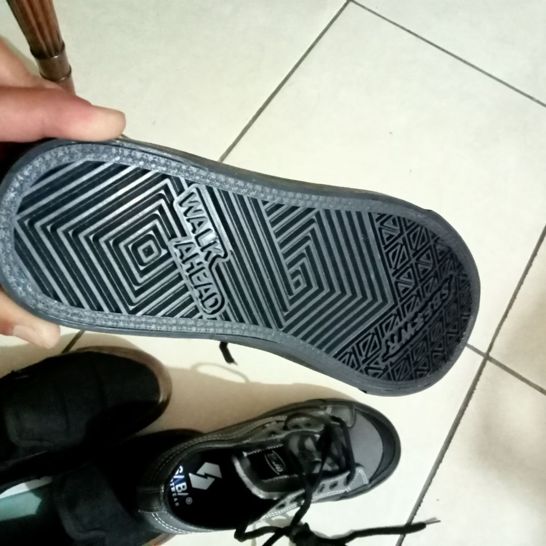 8. SABA Veloz Grey Black - Sepatu Sneakers Casual Pria Wanita | Simple, Nyaman & Kekinian VLZ 20 - Foto ulasan pembeli