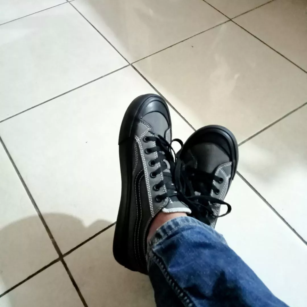 8. SABA Veloz Grey Black - Sepatu Sneakers Casual Pria Wanita | Simple, Nyaman & Kekinian VLZ 20 - Foto ulasan pembeli