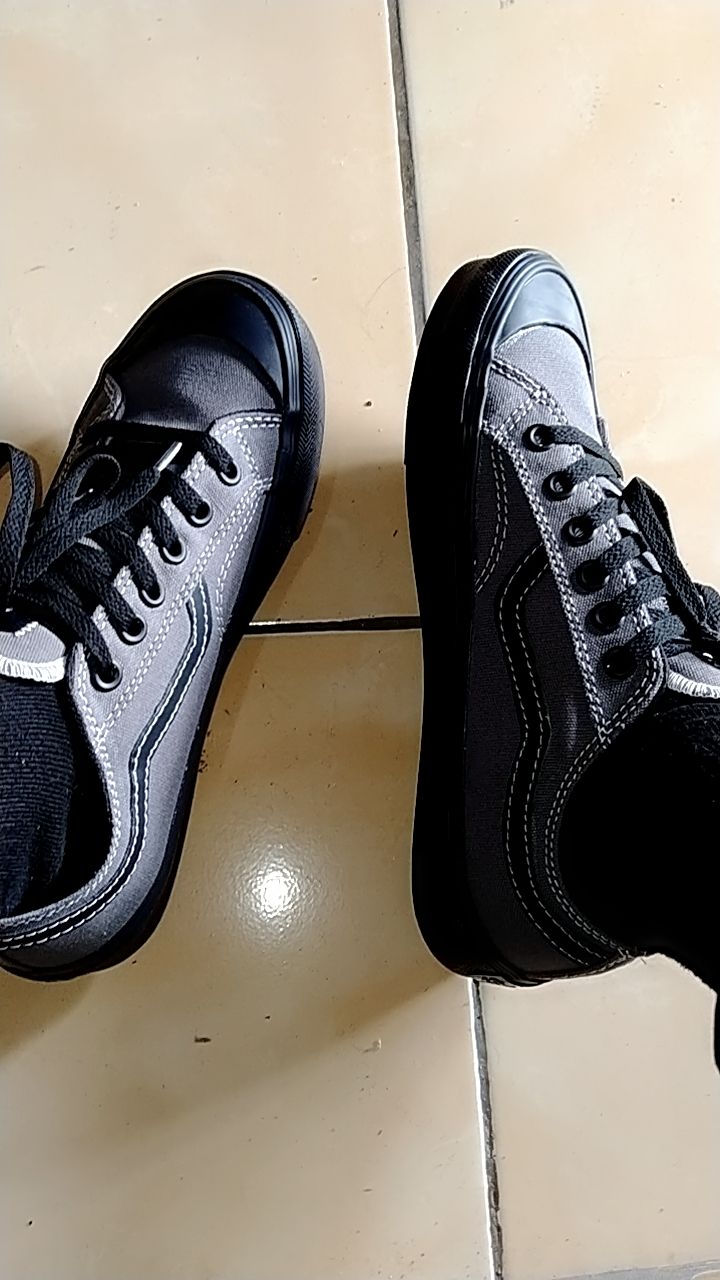 8. SABA Veloz Grey Black - Sepatu Sneakers Casual Pria Wanita | Simple, Nyaman & Kekinian VLZ 20 - Foto ulasan pembeli