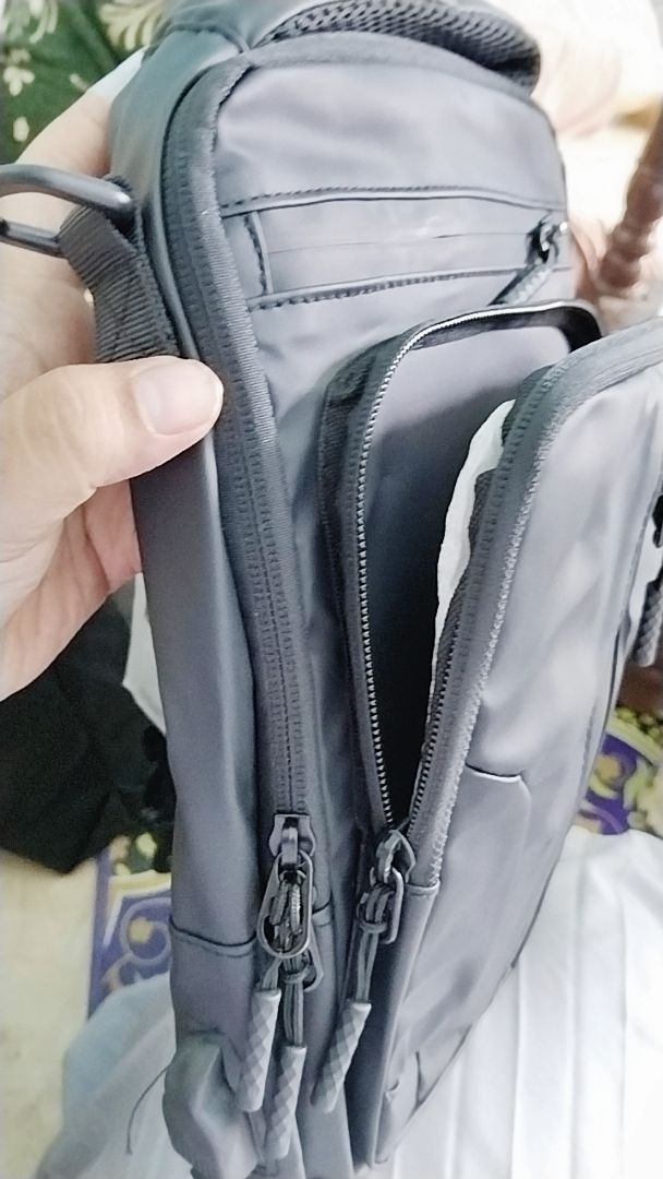 9. Freeknight Tas Selempang Travel USB Port Sling Bag Tas Slempang Pria Keren Multifungsi Cross Body Bag TS718 - Foto ulasan pembeli