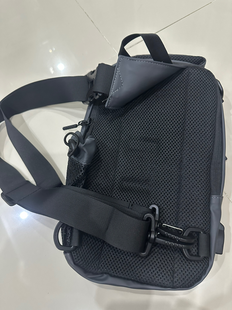 9. Freeknight Tas Selempang Travel USB Port Sling Bag Tas Slempang Pria Keren Multifungsi Cross Body Bag TS718 - Foto ulasan pembeli