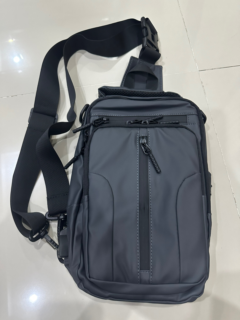 9. Freeknight Tas Selempang Travel USB Port Sling Bag Tas Slempang Pria Keren Multifungsi Cross Body Bag TS718 - Foto ulasan pembeli