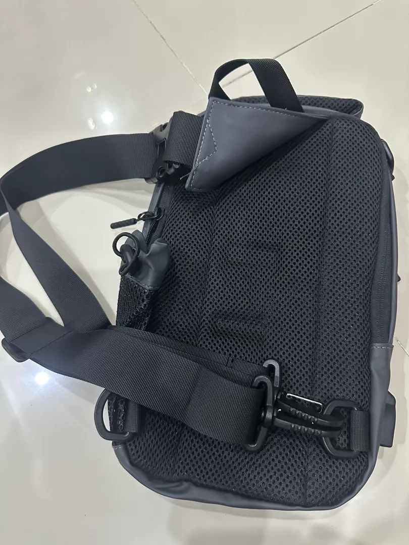 9. Freeknight Tas Selempang Travel USB Port Sling Bag Tas Slempang Pria Keren Multifungsi Cross Body Bag TS718 - Foto ulasan pembeli