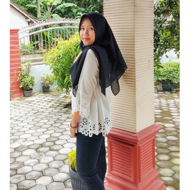 9. Freeknight Tas Selempang Travel USB Port Sling Bag Tas Slempang Pria Keren Multifungsi Cross Body Bag TS718 - Foto ulasan pembeli