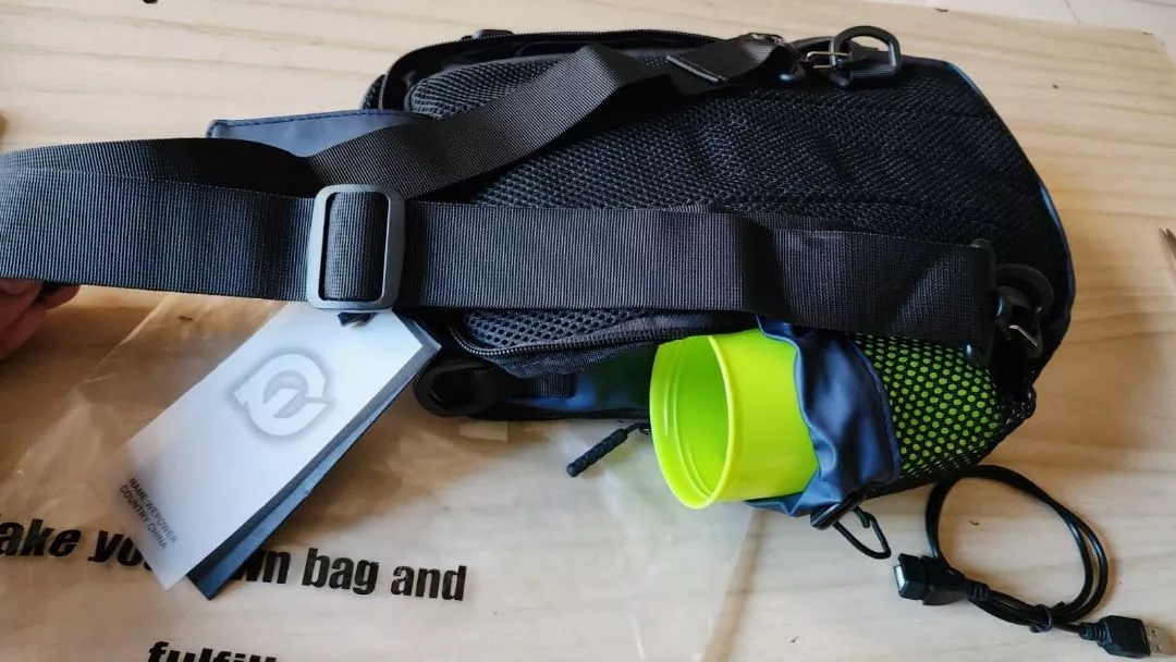 9. Freeknight Tas Selempang Travel USB Port Sling Bag Tas Slempang Pria Keren Multifungsi Cross Body Bag TS718 - Foto ulasan pembeli