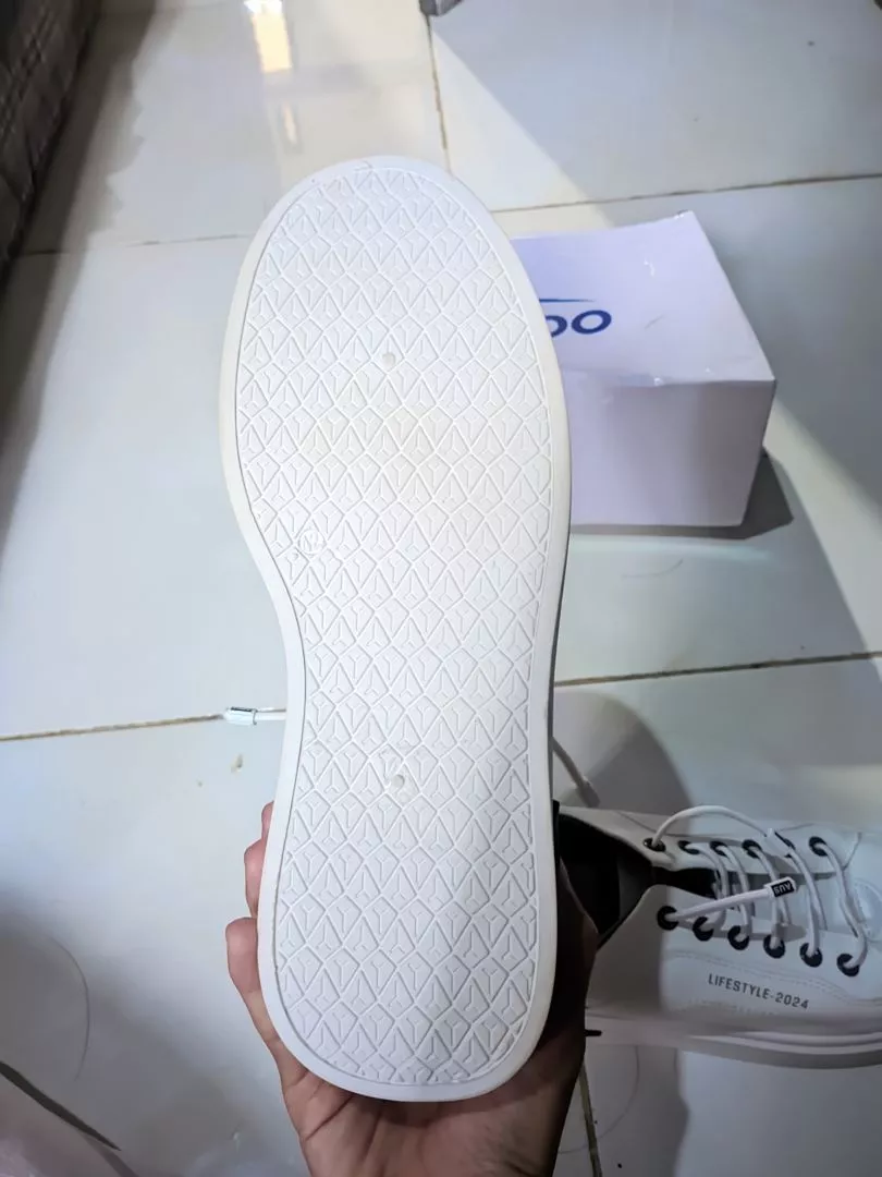9. Leedoo Sepatu Sneakers Pria Original Casual Olahraga Sporty LarI Pria Dewasa Shoes Putih MC429 - Foto ulasan pembeli