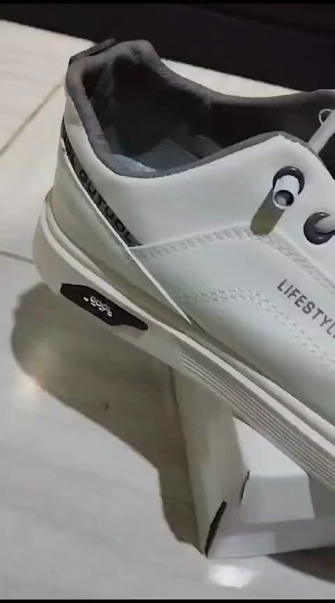 9. Leedoo Sepatu Sneakers Pria Original Casual Olahraga Sporty LarI Pria Dewasa Shoes Putih MC429 - Foto ulasan pembeli