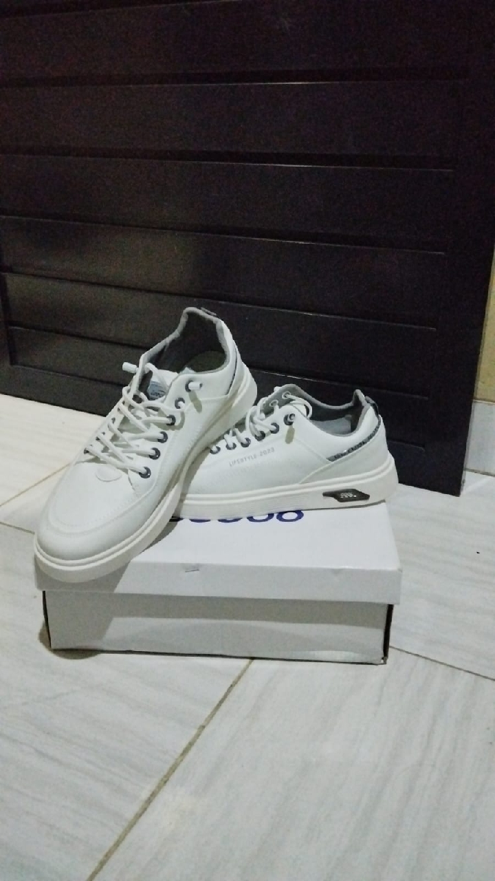 9. Leedoo Sepatu Sneakers Pria Original Casual Olahraga Sporty LarI Pria Dewasa Shoes Putih MC429 - Foto ulasan pembeli