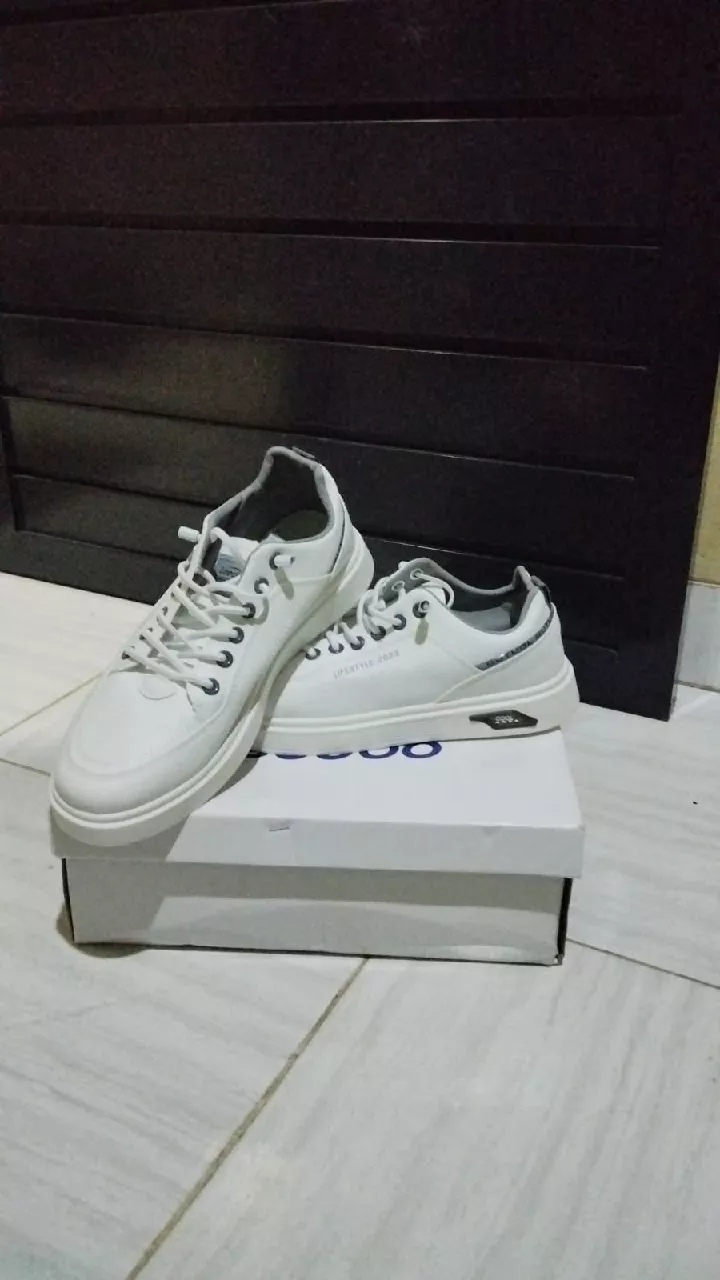 9. Leedoo Sepatu Sneakers Pria Original Casual Olahraga Sporty LarI Pria Dewasa Shoes Putih MC429 - Foto ulasan pembeli