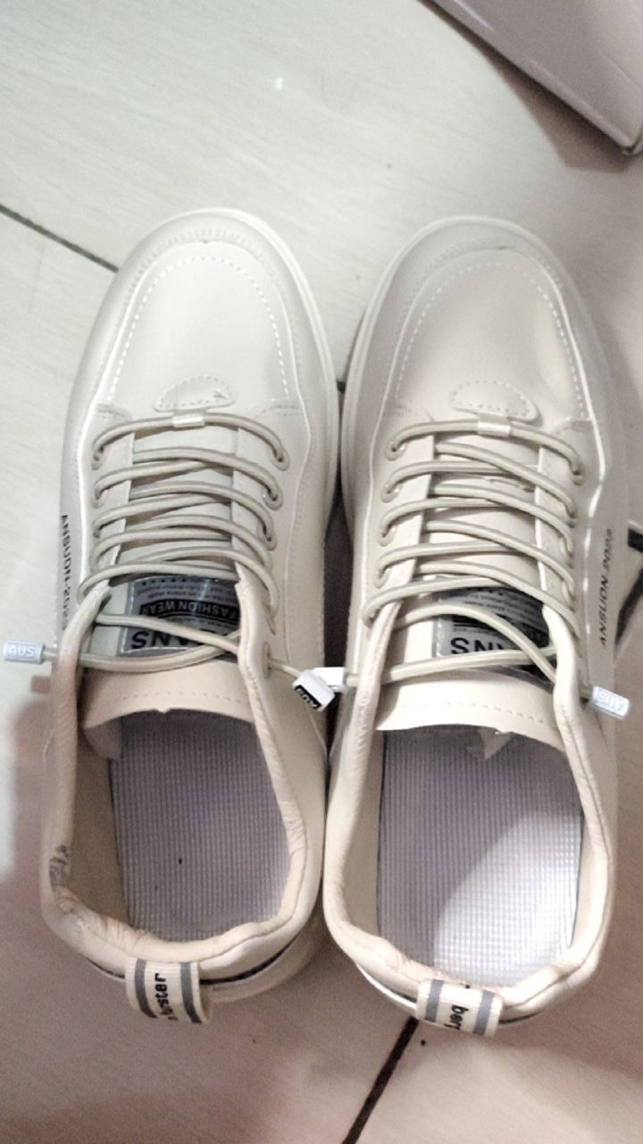 9. Leedoo Sepatu Sneakers Pria Original Casual Olahraga Sporty LarI Pria Dewasa Shoes Putih MC429 - Foto ulasan pembeli