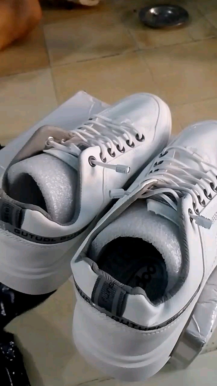 9. Leedoo Sepatu Sneakers Pria Original Casual Olahraga Sporty LarI Pria Dewasa Shoes Putih MC429 - Foto ulasan pembeli