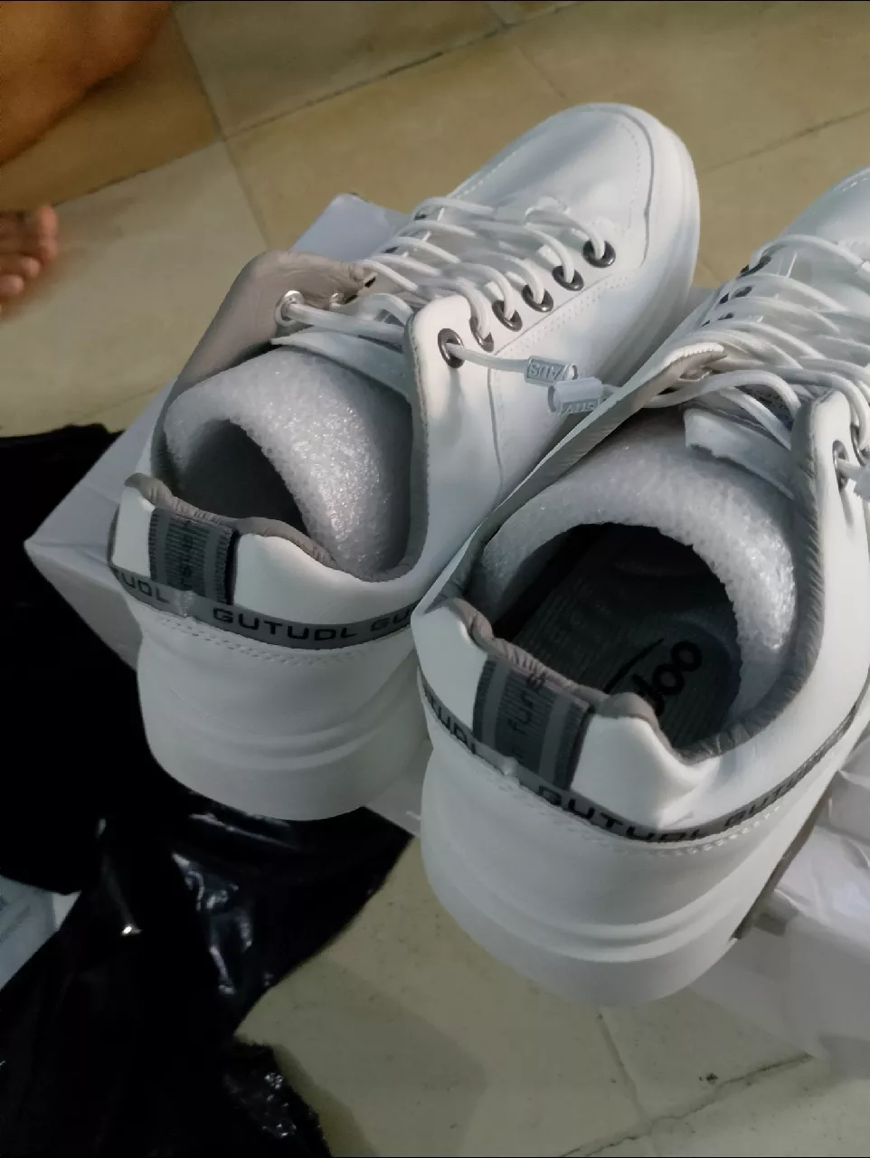 9. Leedoo Sepatu Sneakers Pria Original Casual Olahraga Sporty LarI Pria Dewasa Shoes Putih MC429 - Foto ulasan pembeli