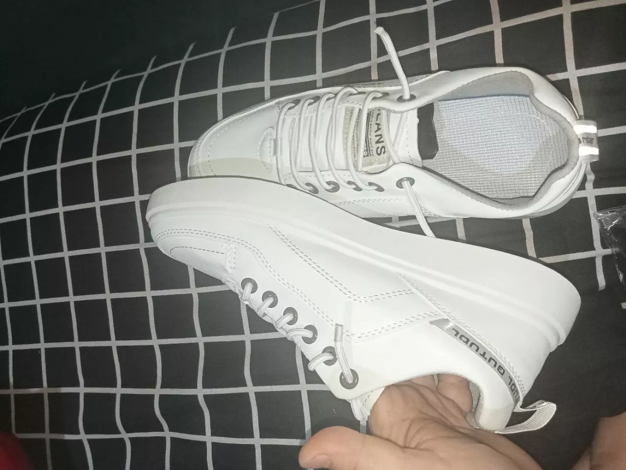 9. Leedoo Sepatu Sneakers Pria Original Casual Olahraga Sporty LarI Pria Dewasa Shoes Putih MC429 - Foto ulasan pembeli