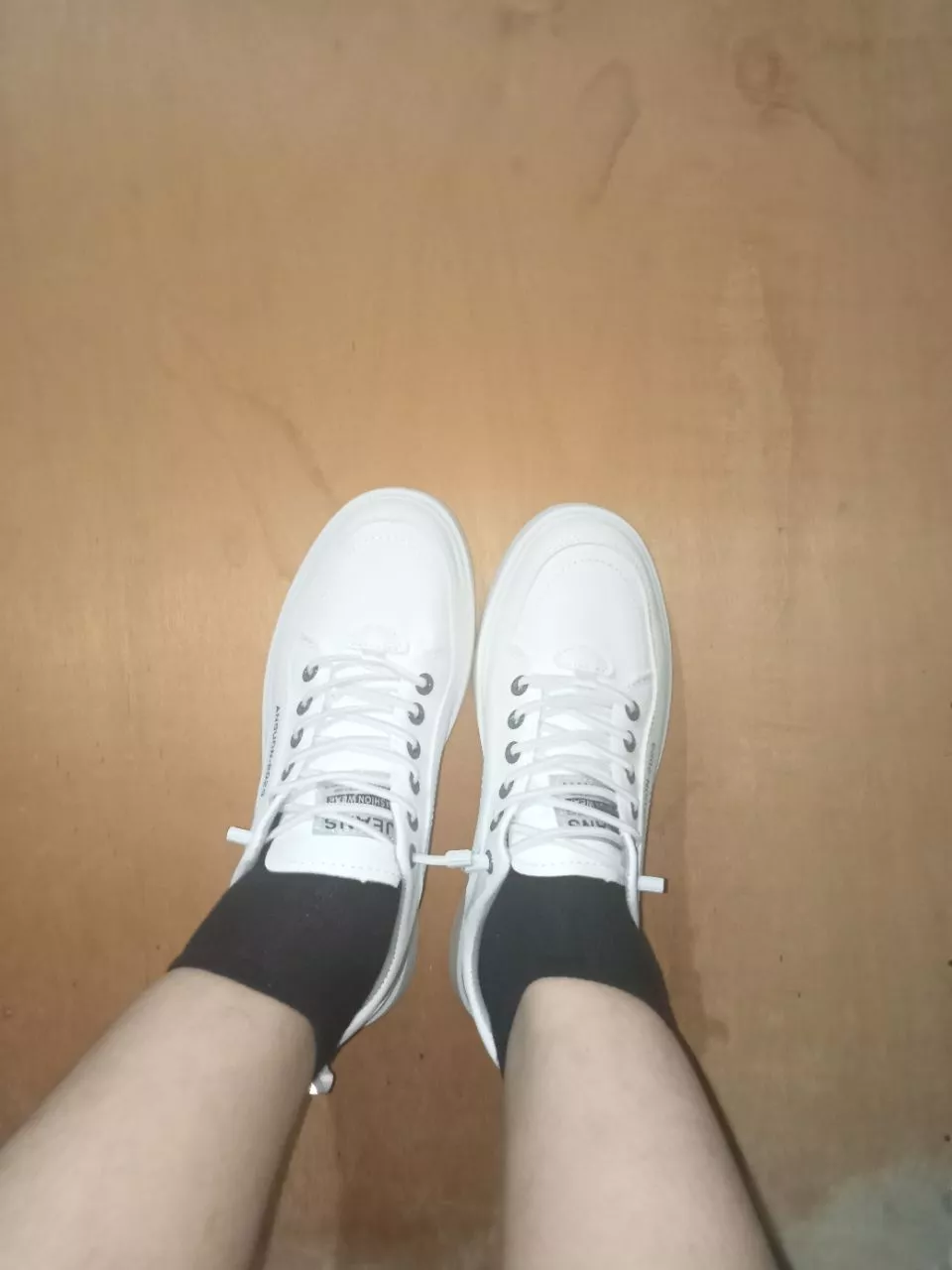 9. Leedoo Sepatu Sneakers Pria Original Casual Olahraga Sporty LarI Pria Dewasa Shoes Putih MC429 - Foto ulasan pembeli