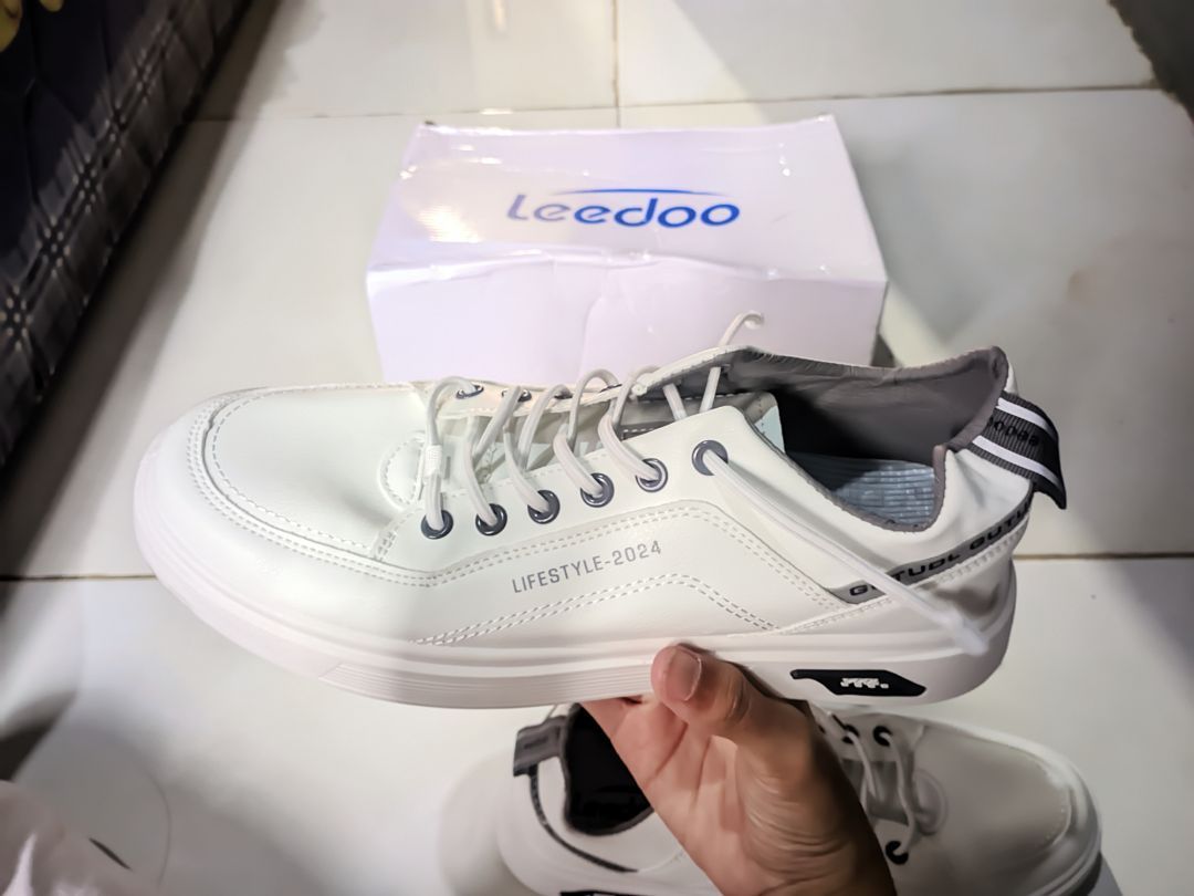 9. Leedoo Sepatu Sneakers Pria Original Casual Olahraga Sporty LarI Pria Dewasa Shoes Putih MC429 - Foto ulasan pembeli