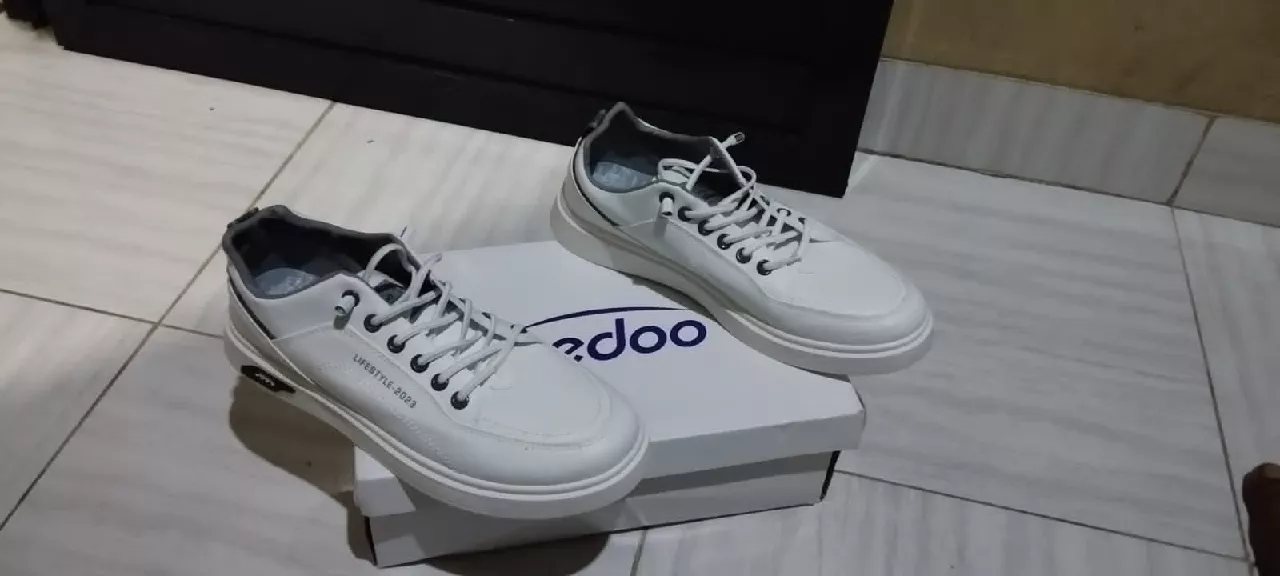 9. Leedoo Sepatu Sneakers Pria Original Casual Olahraga Sporty LarI Pria Dewasa Shoes Putih MC429 - Foto ulasan pembeli