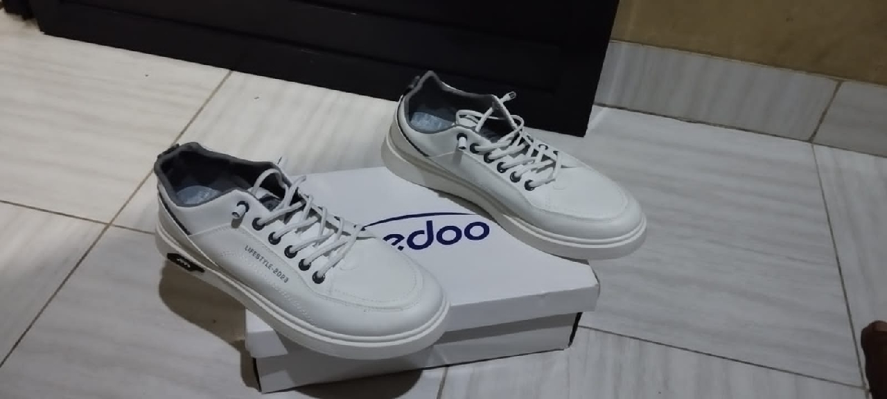 9. Leedoo Sepatu Sneakers Pria Original Casual Olahraga Sporty LarI Pria Dewasa Shoes Putih MC429 - Foto ulasan pembeli
