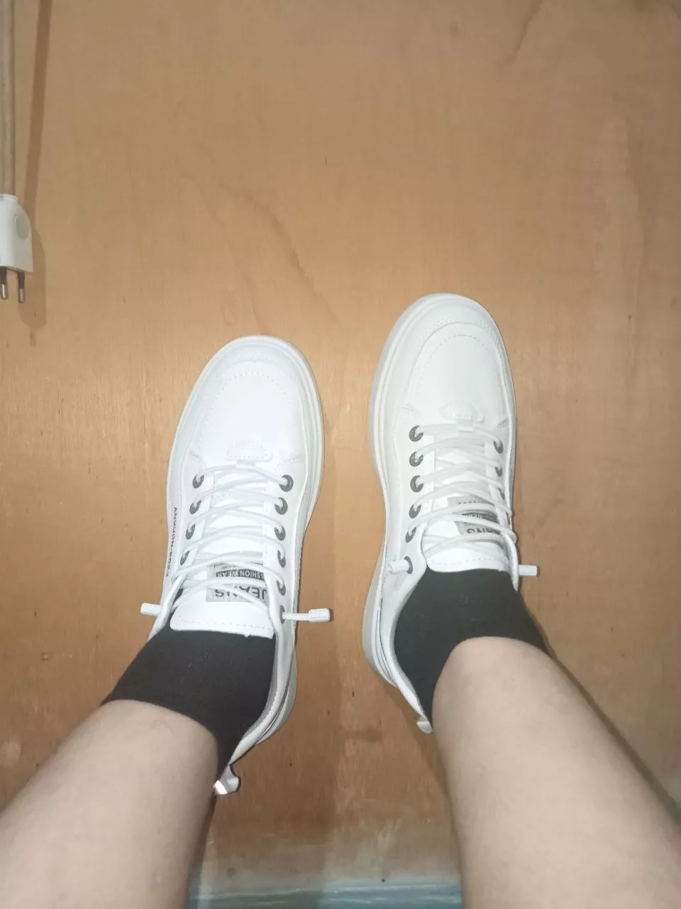 9. Leedoo Sepatu Sneakers Pria Original Casual Olahraga Sporty LarI Pria Dewasa Shoes Putih MC429 - Foto ulasan pembeli