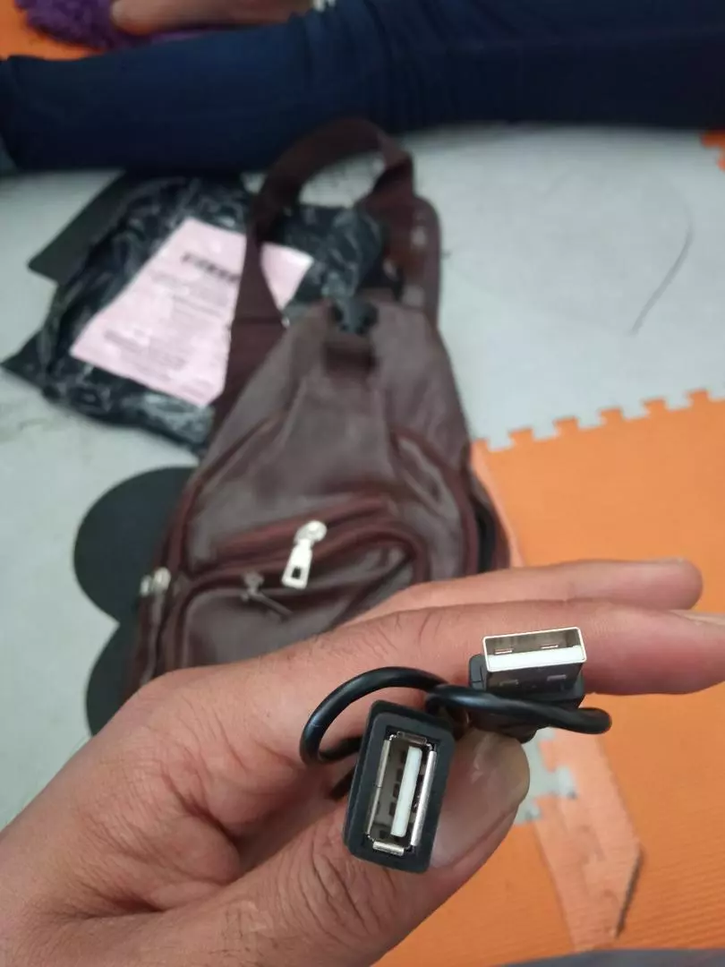 GOGOLAND Selempang Kulit Pria Usb Anti Air - Foto ulasan pembeli