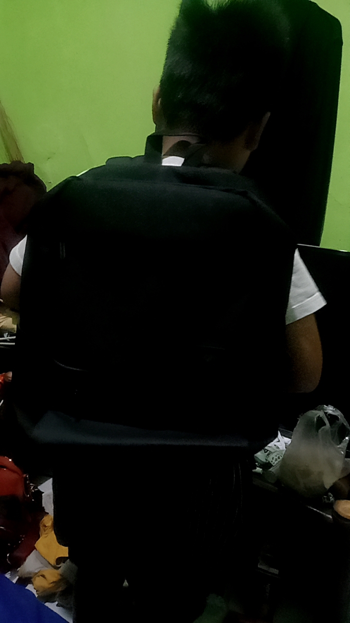 Foto ulasan pembeli l*****m, varian HOUSTON BIMA HITAM