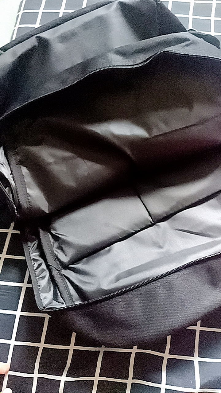Foto ulasan pembeli a*****a, varian HOUSTON BIMA HITAM