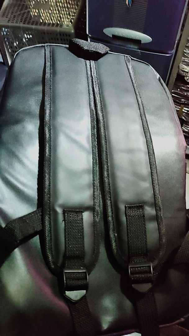 Foto ulasan pembeli j*****e, varian Hitam