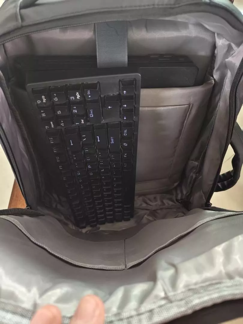 GuluCarrier Tas Ransel Pria Kantor Tahan Air Multifungsi Tas Laptop Travel Kapasitas Besar Original - Foto ulasan pembeli