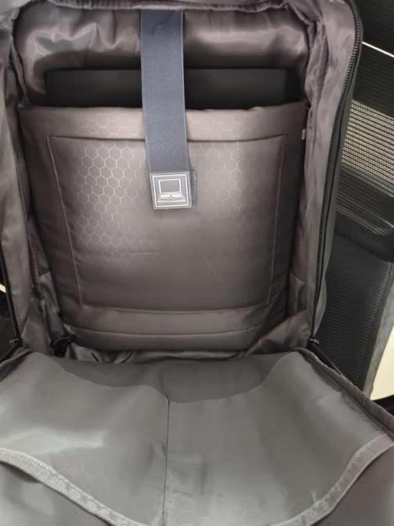 GuluCarrier Tas Ransel Pria Kantor Tahan Air Multifungsi Tas Laptop Travel Kapasitas Besar Original - Foto ulasan pembeli