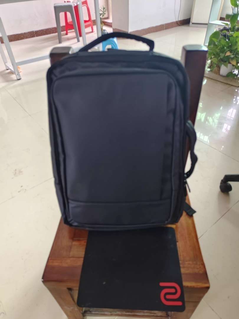 GuluCarrier Tas Ransel Pria Kantor Tahan Air Multifungsi Tas Laptop Travel Kapasitas Besar Original - Foto ulasan pembeli