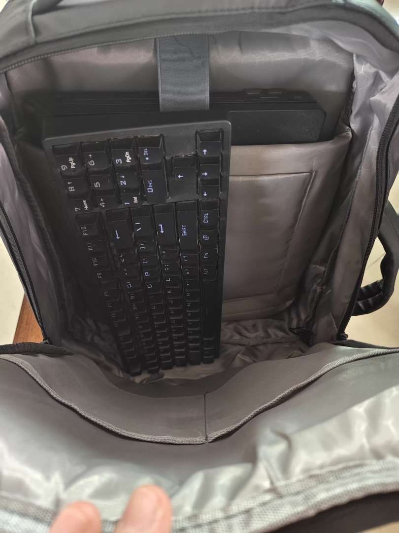 GuluCarrier Tas Ransel Pria Kantor Tahan Air Multifungsi Tas Laptop Travel Kapasitas Besar Original - Foto ulasan pembeli