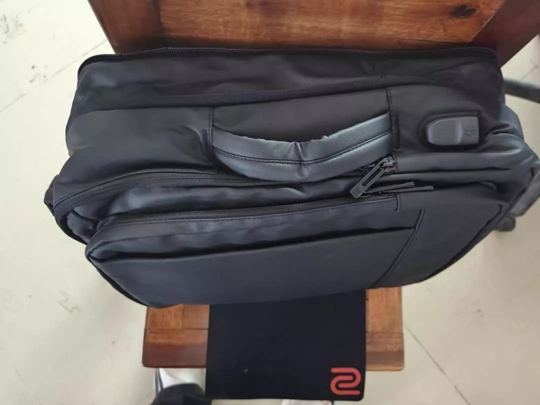 GuluCarrier Tas Ransel Pria Kantor Tahan Air Multifungsi Tas Laptop Travel Kapasitas Besar Original - Foto ulasan pembeli