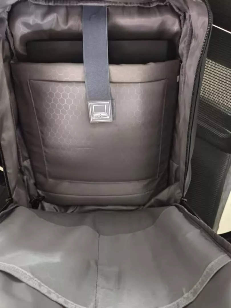 GuluCarrier Tas Ransel Pria Kantor Tahan Air Multifungsi Tas Laptop Travel Kapasitas Besar Original - Foto ulasan pembeli