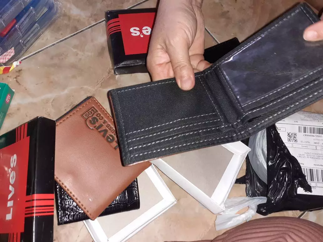 Dompet murah / dompet lipat 2/ dompet kulit sintetis - Foto ulasan pembeli
