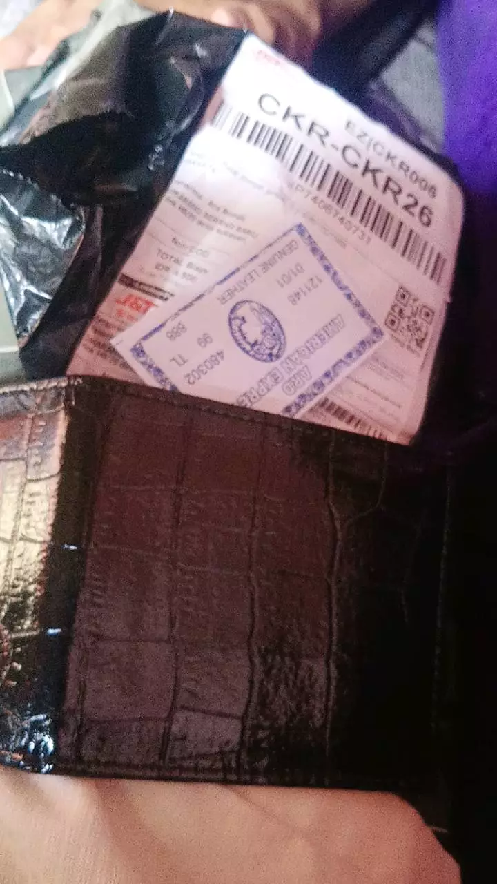 Dompet murah / dompet lipat 2/ dompet kulit sintetis - Foto ulasan pembeli