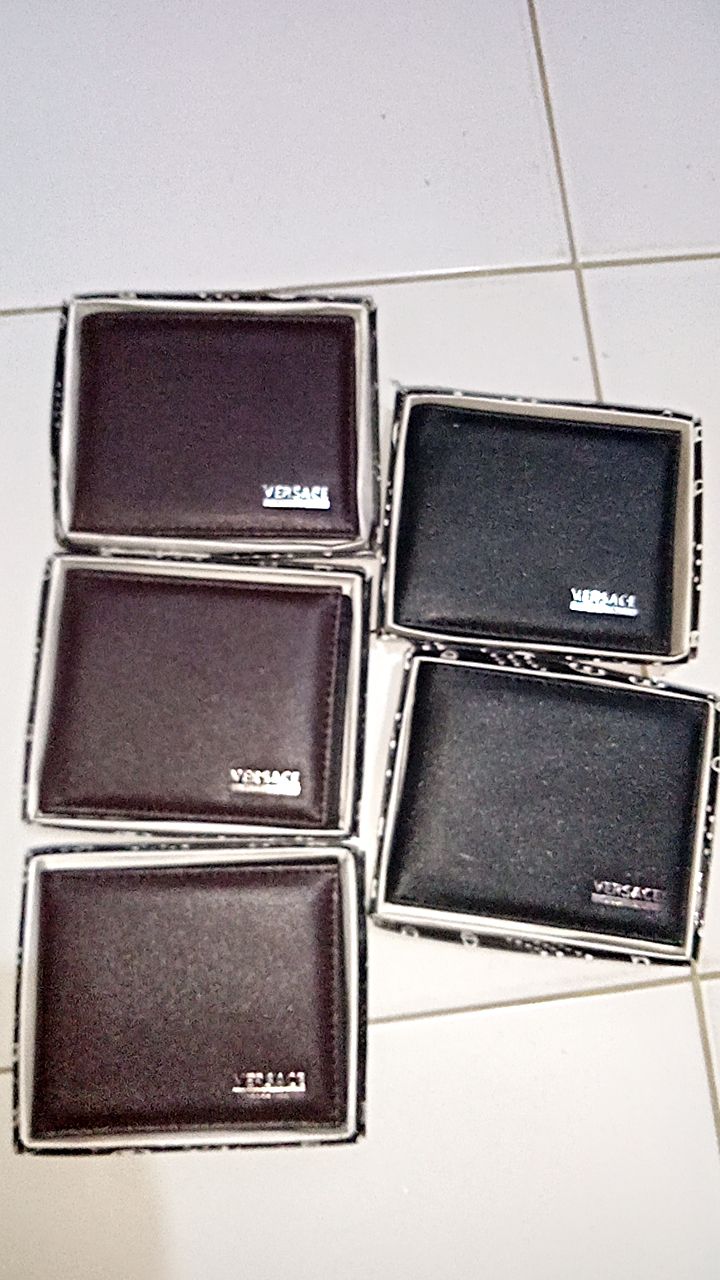 Dompet Kulit Pria Bifold Lipat Dua V45 Dompet Pria Kulit Casual + Bonus Box - Foto ulasan pembeli