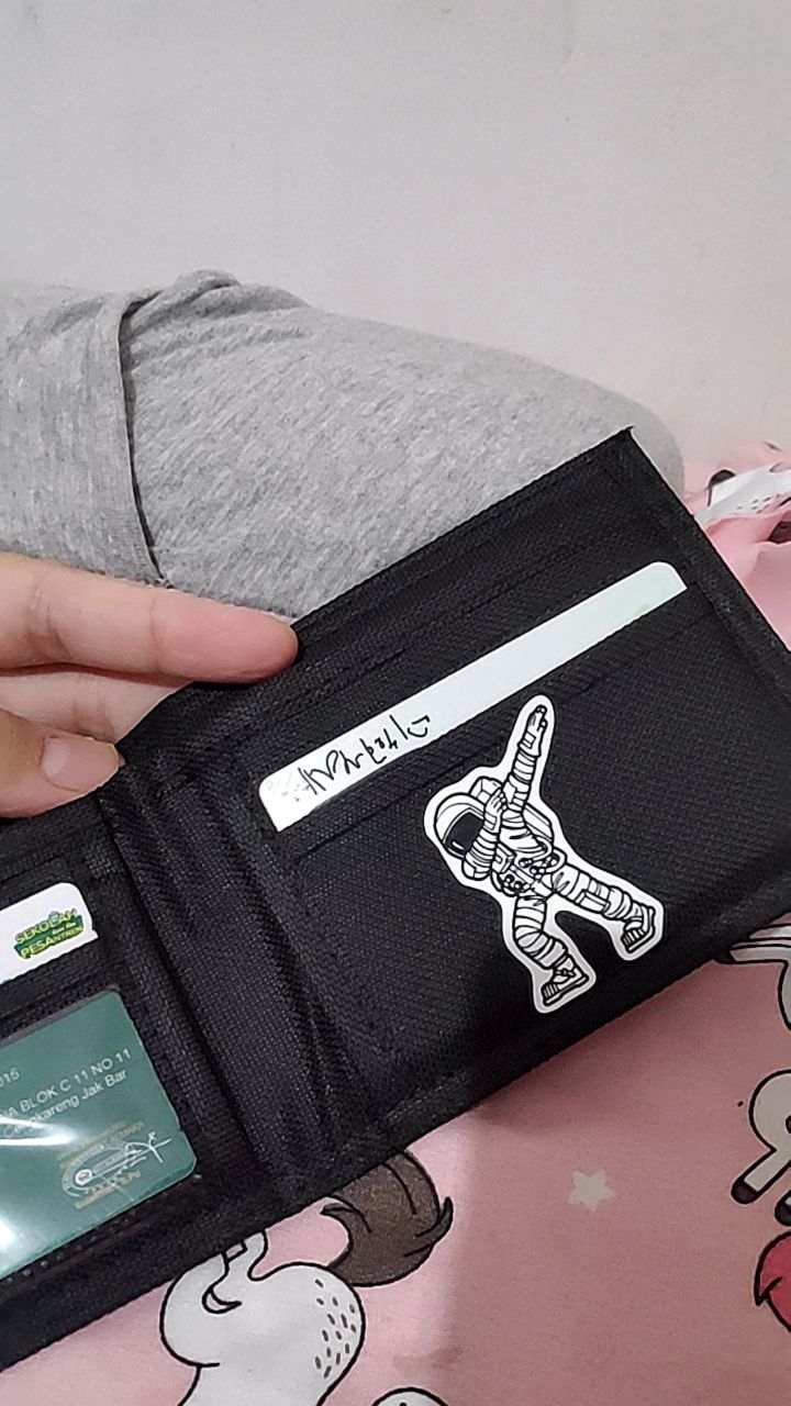 Dompet Kulit Pria Bifold Lipat Dua V45 Dompet Pria Kulit Casual + Bonus Box - Foto ulasan pembeli