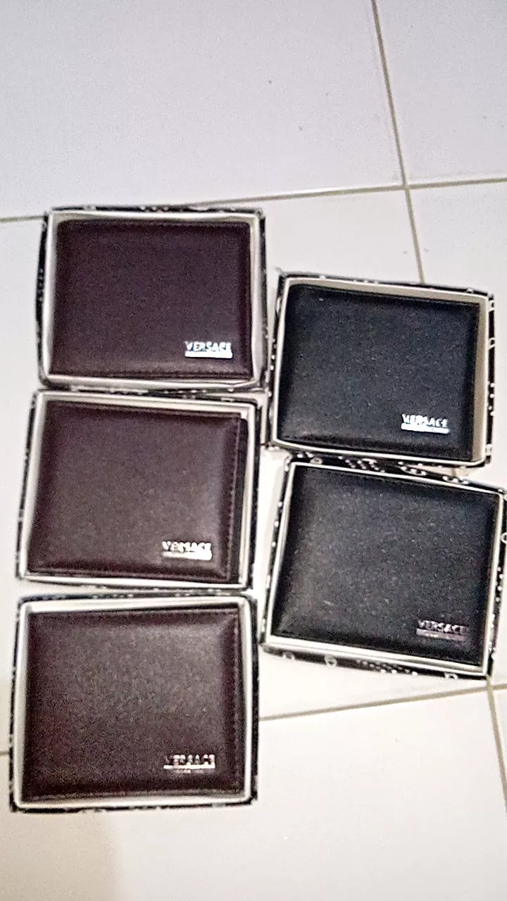 Dompet Kulit Pria Bifold Lipat Dua V45 Dompet Pria Kulit Casual + Bonus Box - Foto ulasan pembeli