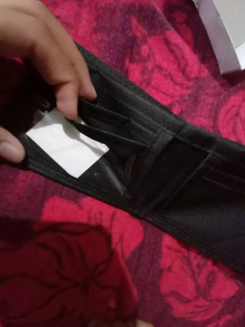 Dompet Kulit Pria Bifold Lipat Dua V45 Dompet Pria Kulit Casual + Bonus Box - Foto ulasan pembeli
