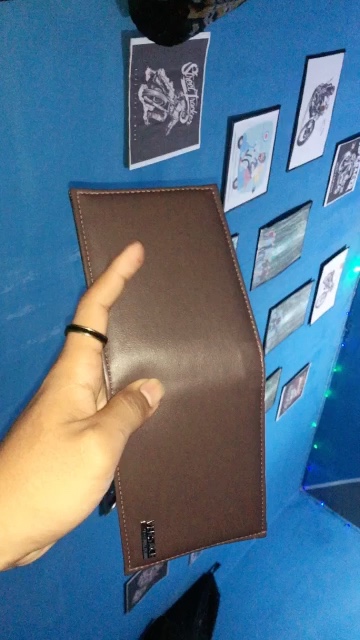Dompet Kulit Pria Bifold Lipat Dua V45 Dompet Pria Kulit Casual + Bonus Box - Foto ulasan pembeli