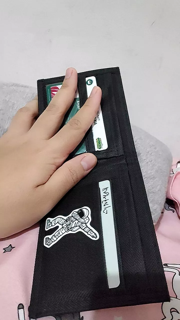 Dompet Kulit Pria Bifold Lipat Dua V45 Dompet Pria Kulit Casual + Bonus Box - Foto ulasan pembeli