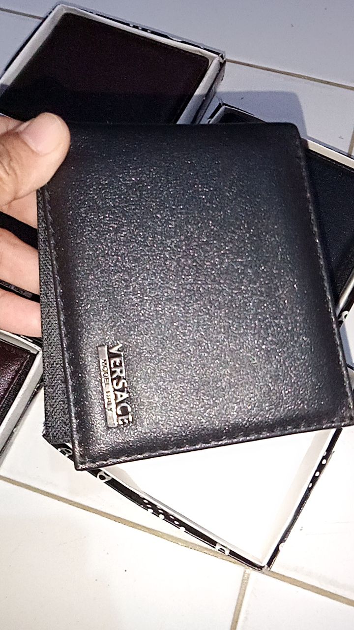 Dompet Kulit Pria Bifold Lipat Dua V45 Dompet Pria Kulit Casual + Bonus Box - Foto ulasan pembeli