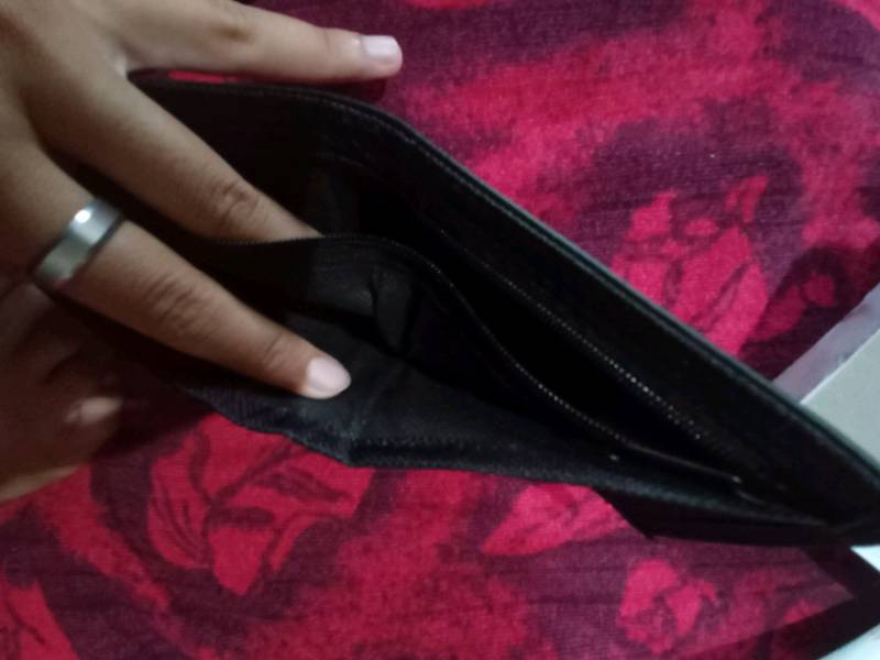 Dompet Kulit Pria Bifold Lipat Dua V45 Dompet Pria Kulit Casual + Bonus Box - Foto ulasan pembeli