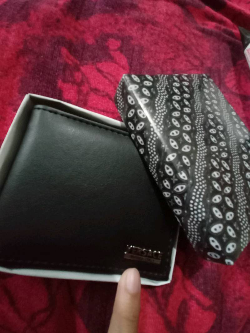 Dompet Kulit Pria Bifold Lipat Dua V45 Dompet Pria Kulit Casual + Bonus Box - Foto ulasan pembeli