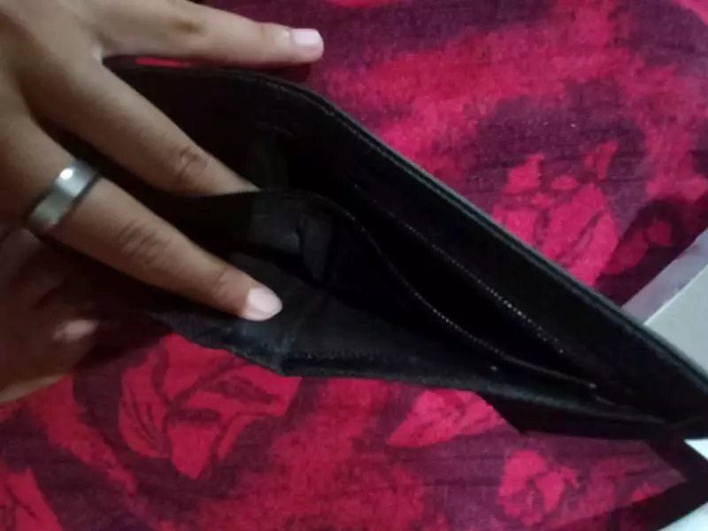 Dompet Kulit Pria Bifold Lipat Dua V45 Dompet Pria Kulit Casual + Bonus Box - Foto ulasan pembeli