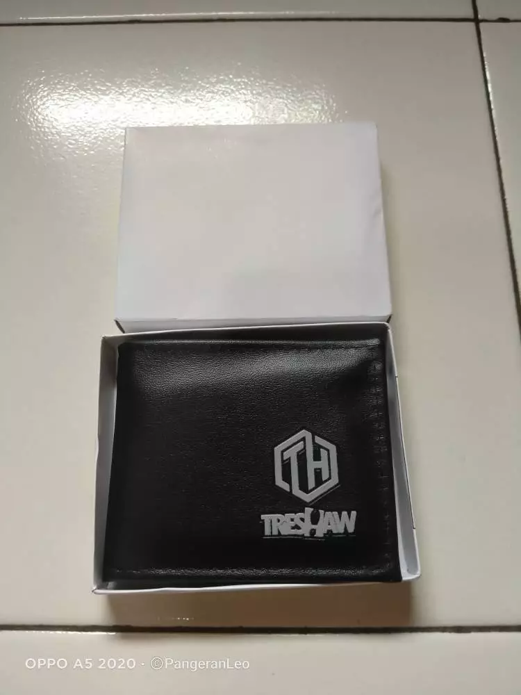 Dompet Lipat Treshaw Pria Kulit Sintetis Keren - Foto ulasan pembeli