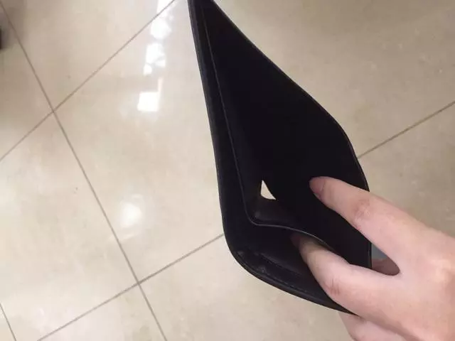 Dompet Pria Lipat Kulit Hitam 2 Sekat 4 Kartu - Foto ulasan pembeli