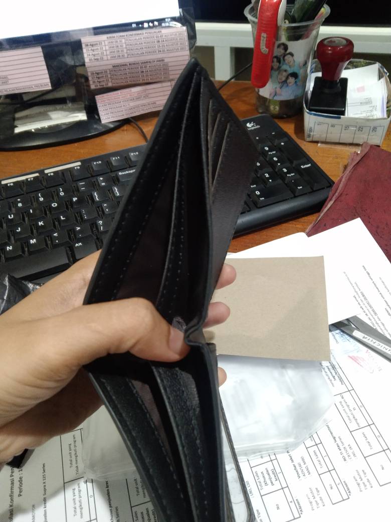 Dompet Pria Lipat Kulit Hitam 2 Sekat 4 Kartu - Foto ulasan pembeli
