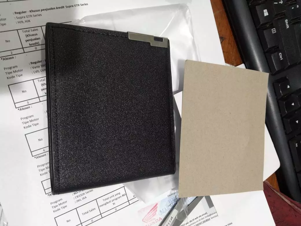 Dompet Pria Lipat Kulit Hitam 2 Sekat 4 Kartu - Foto ulasan pembeli